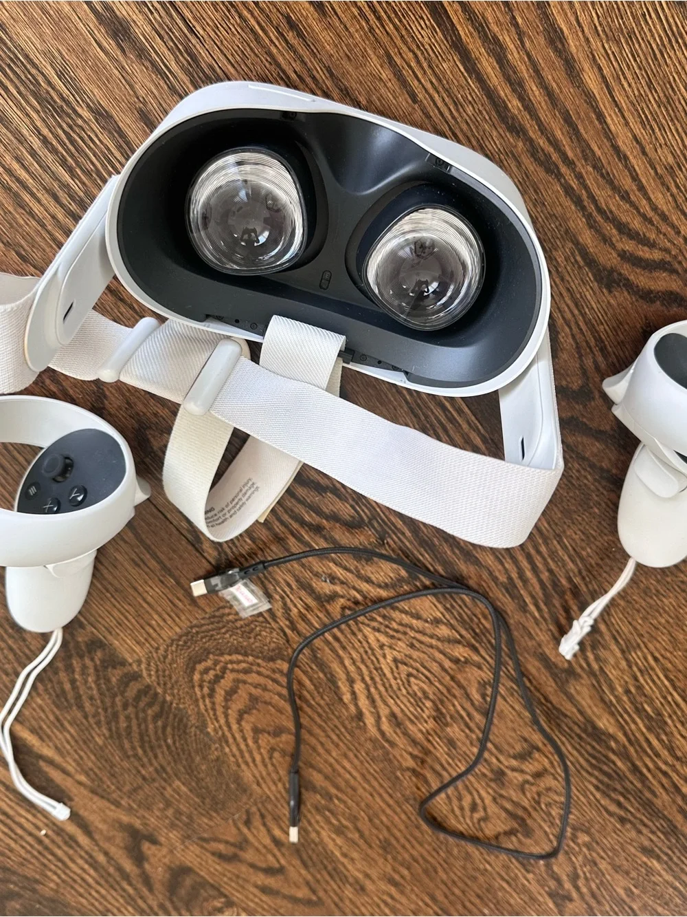 Oculus White VR Headset with Black Foam Face Cushion